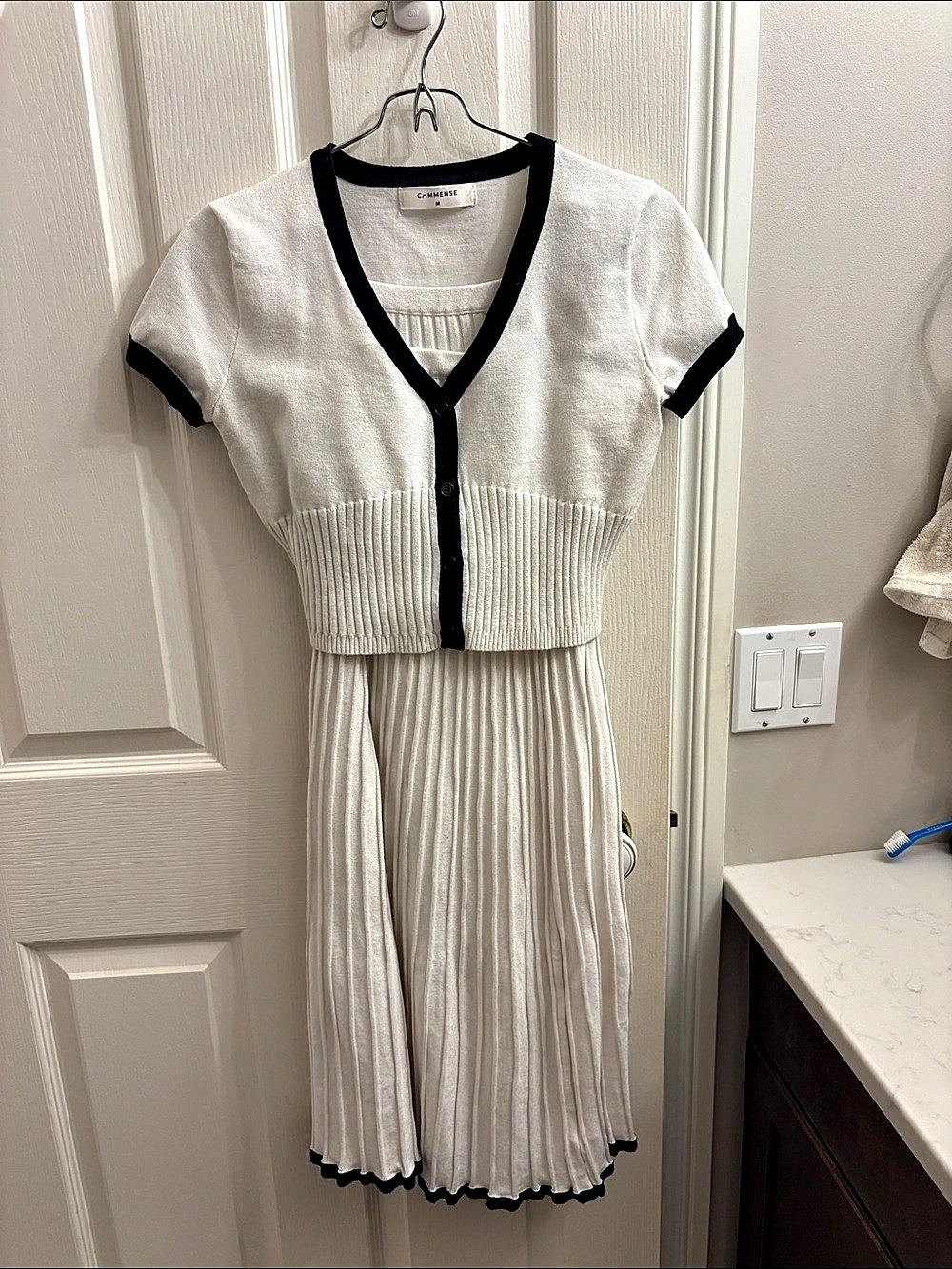 COMMENSE Pleated Maxi Skirt and Top set in White & Black Size Medium